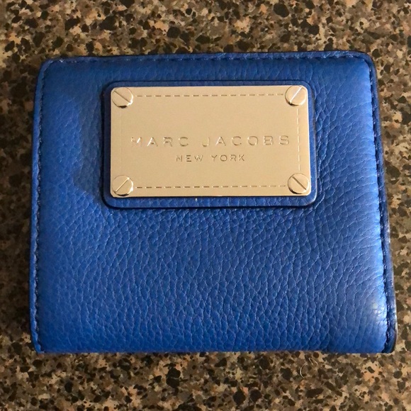Marc Jacobs Handbags - Small Marc Jacobs wallet